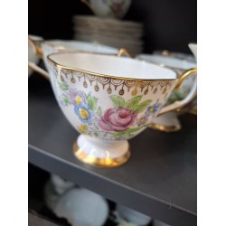 Saunsbury,Amelia  fine bone china,England